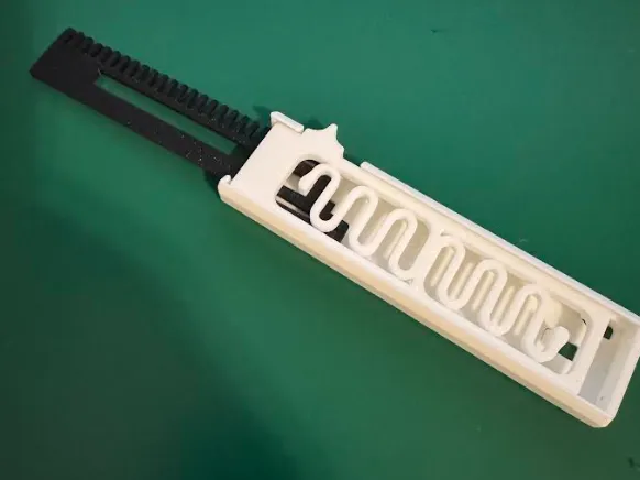 retractable fidget hair comb