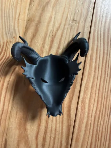 Pieza para disfraz o exhibición: Angry Dragon Baroque Masquerade Mask — vista de referencia 4