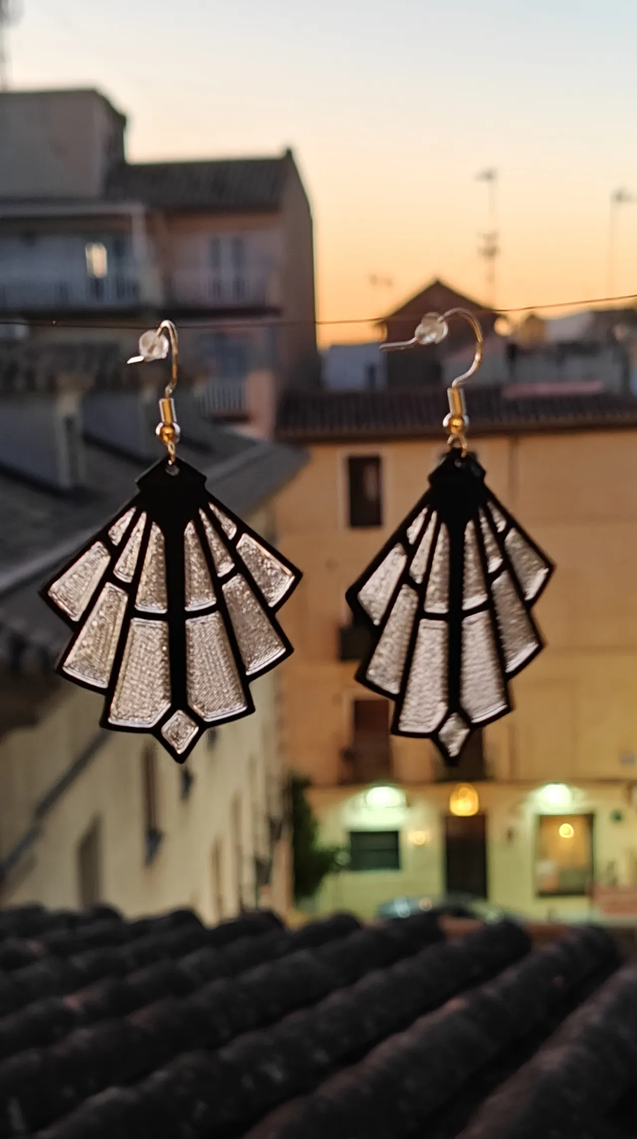 Art Déco earring view 2