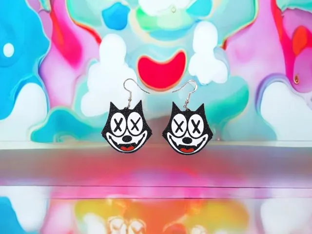 Iconic X-cat dangles earring