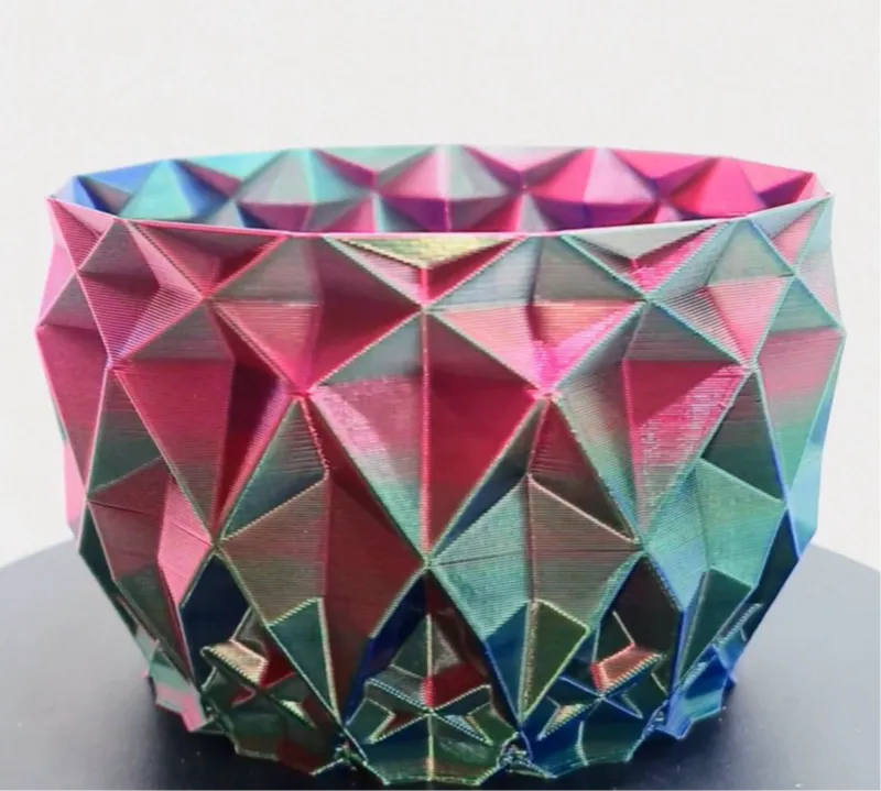 Bowl with large facets