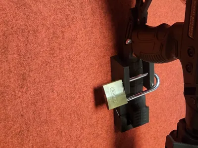 Siege 300 Wall Mount with Lock