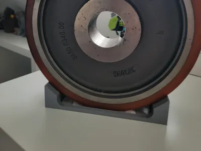 Rollercoaster wheel stand