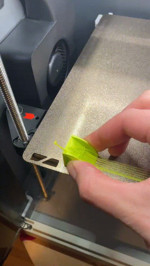 Filament purge scraper