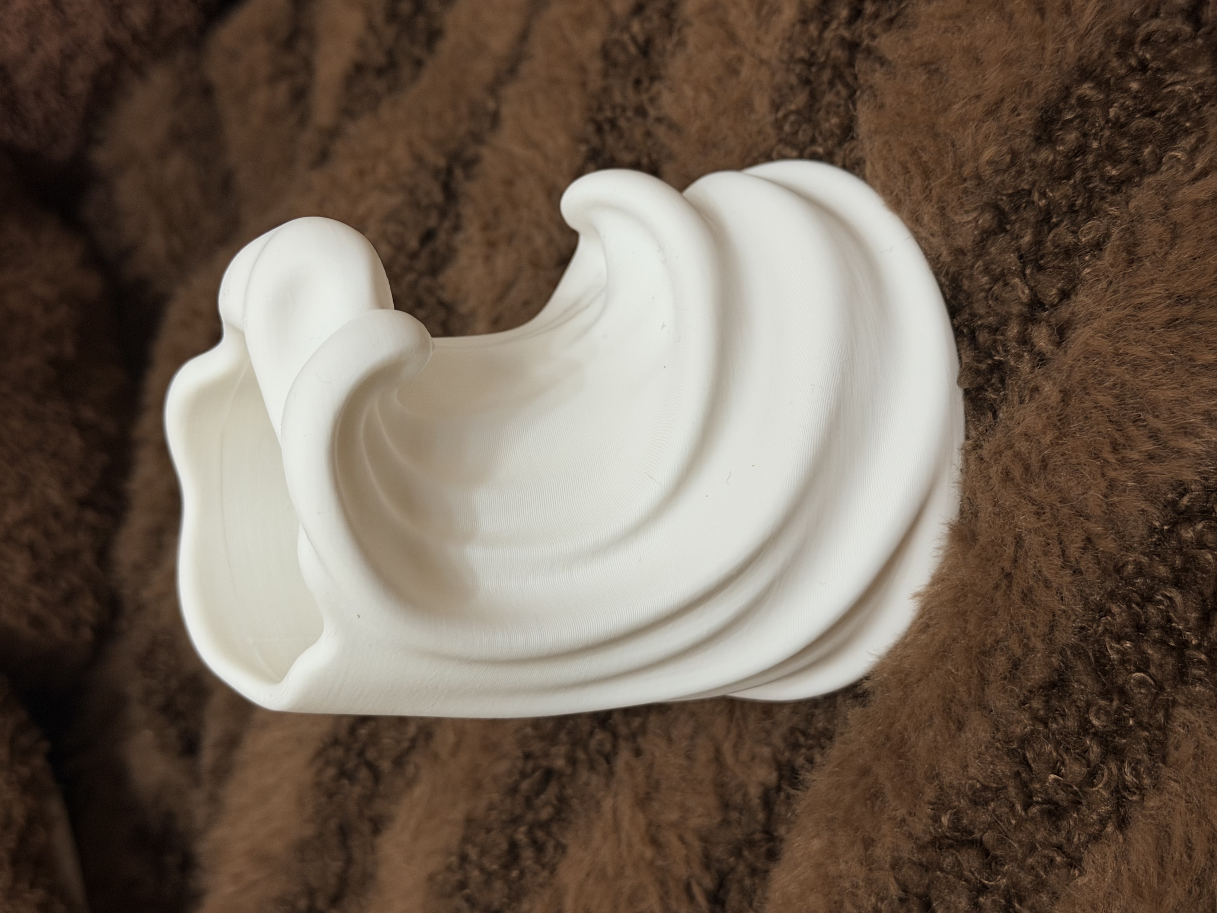 Miniatura 2 do modelo 3D 海浪收纳笔筒