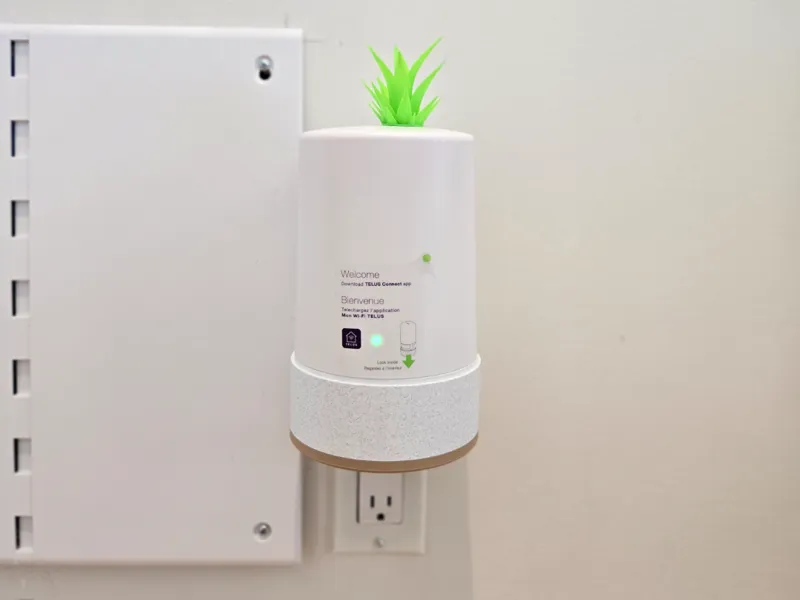 Wifi Hub or speaker outlet mount and cable raceway