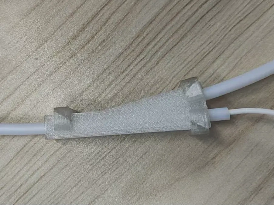 Miniatura 2 do modelo 3D 极致丝滑的Y分线器(二进一出,三通)
