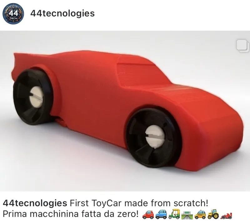 Toy racecar