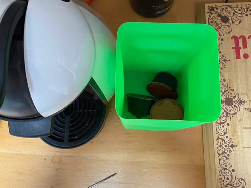 Coffee capsule bin