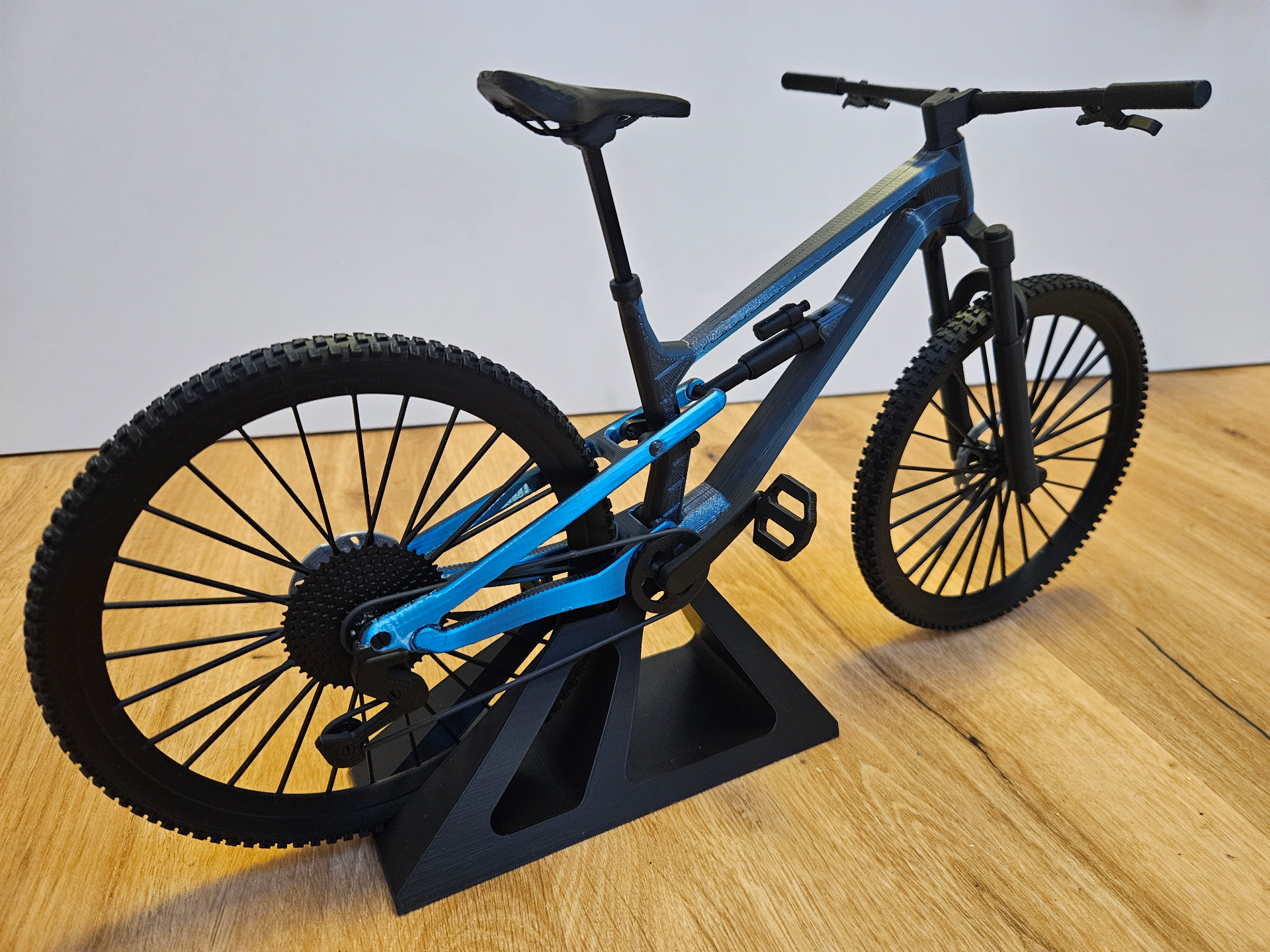 Full Suspension Enduro MTB Scale 1:5