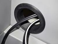 Passe-câble pour panneaux fins — photo 2
