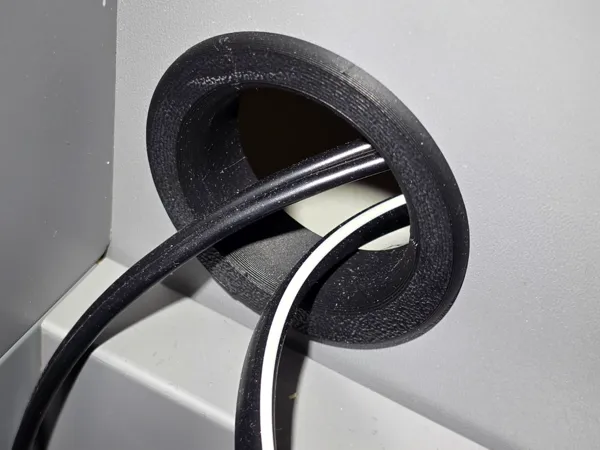 Passe-câble pour panneaux fins