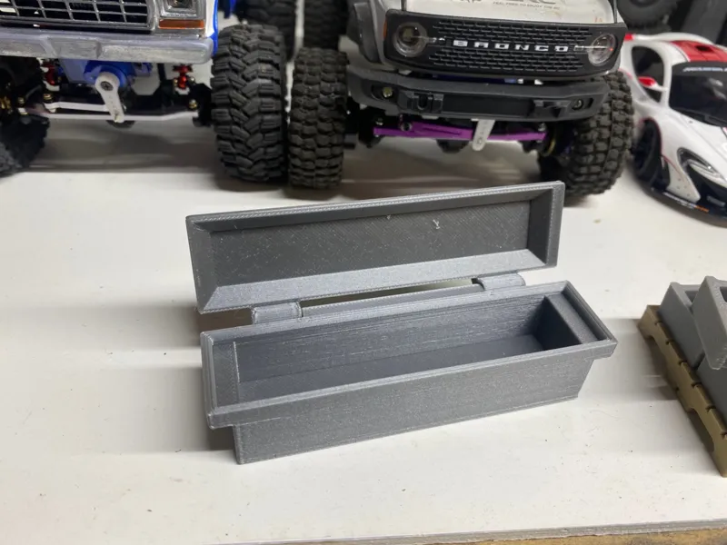 truck bed tool box scalebale 1:24 - 1:10 included 
