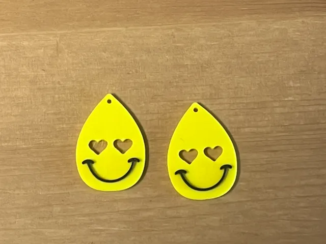 emoji heart eyes earrings