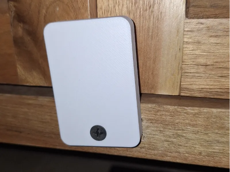 Quaker with hole