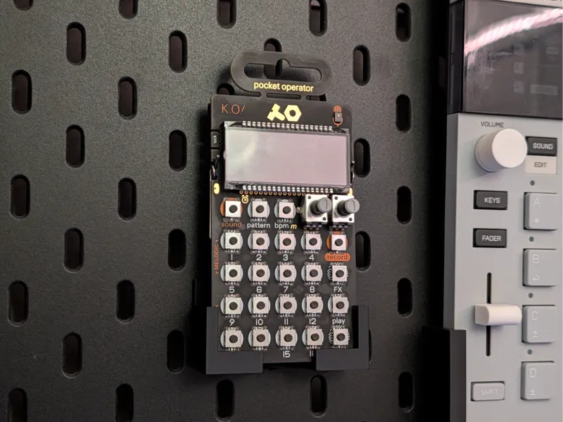 Pocket Operator holder for Skadis
