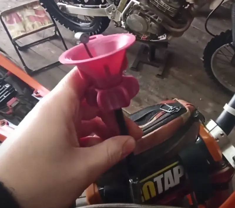 Funnel for motorcycle cable lubrication