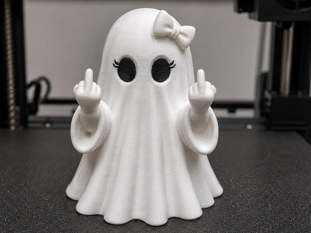 Adorno temático: Mittelfinger Geistmädchen. Referencia del modelo original.