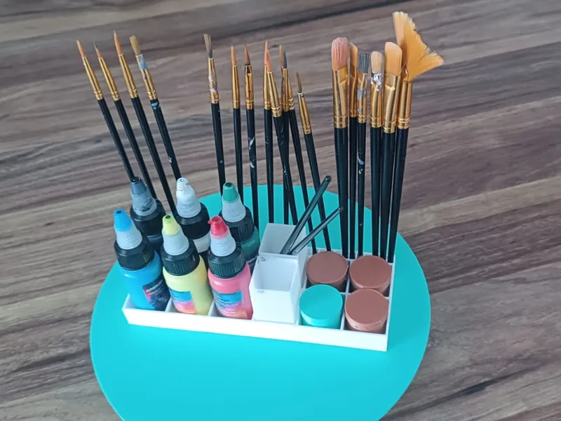 Desktop paint organizer