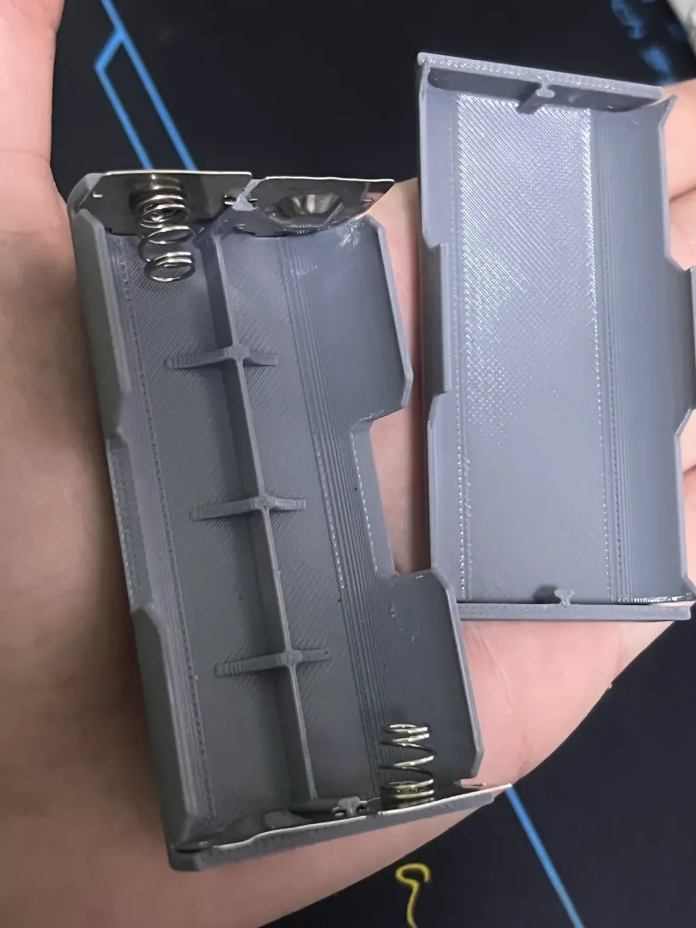 Dual 18650 Battery Case - with spring-loaded battery cover by ...