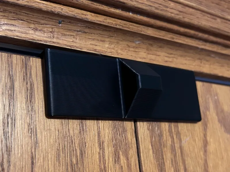 Bi-Fold Closet Door Lock Clip