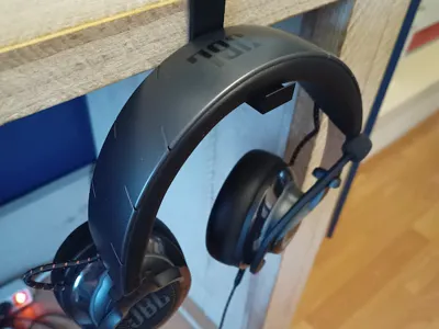 under desk minimalistic headphone holder