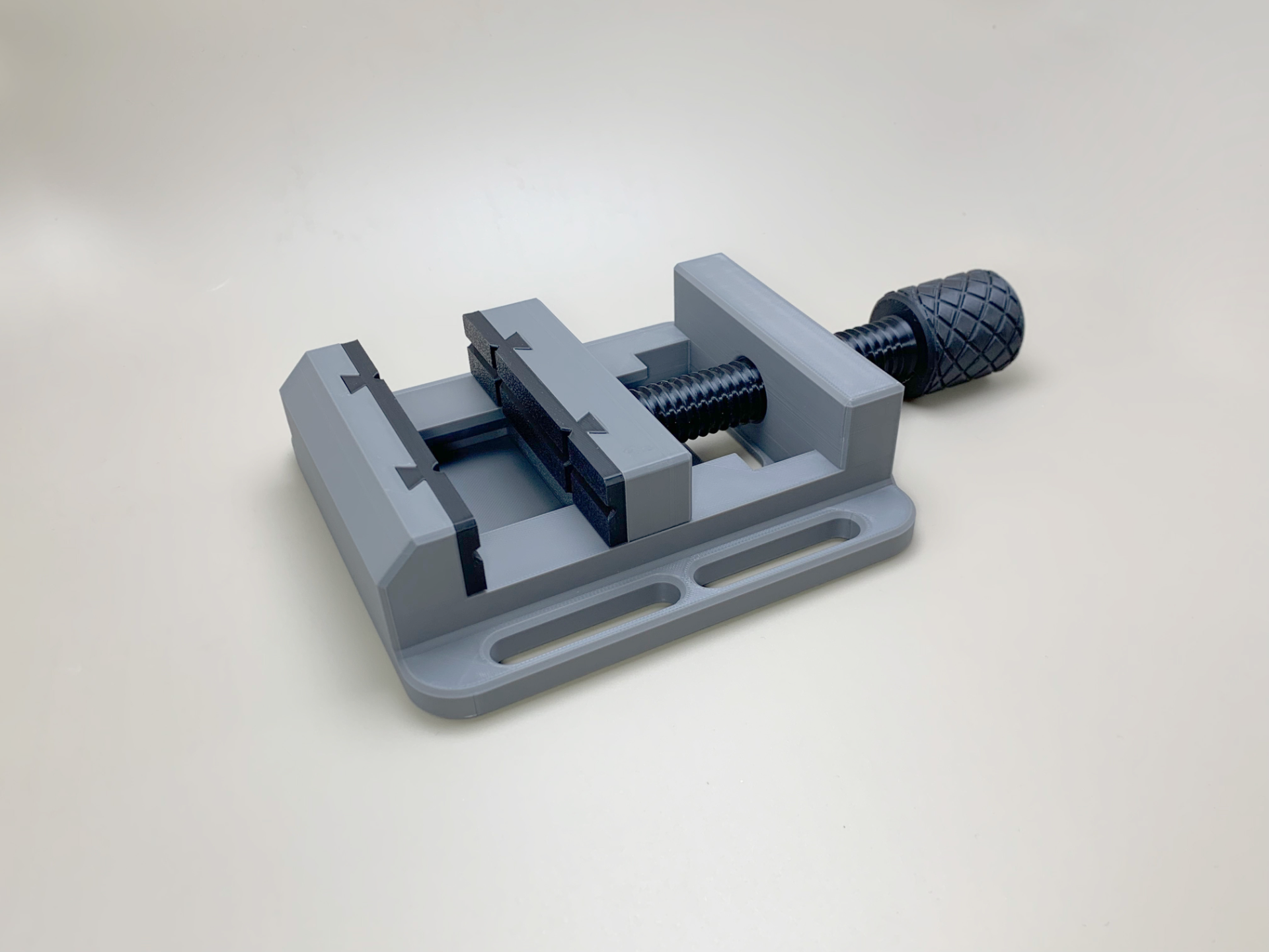 Miniatura 1 do modelo 3D 台虎钳（可更换台面）