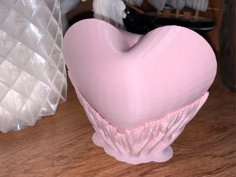 Detachable tree bracket three-dimensional hearts