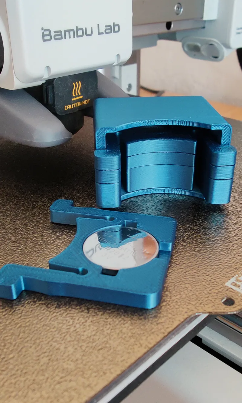 Button cell holder