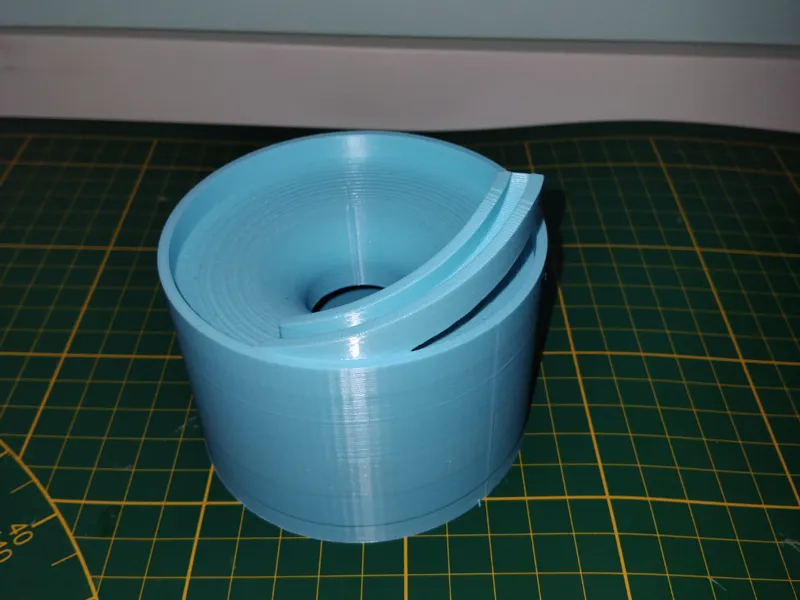 Spiraling piggy bank