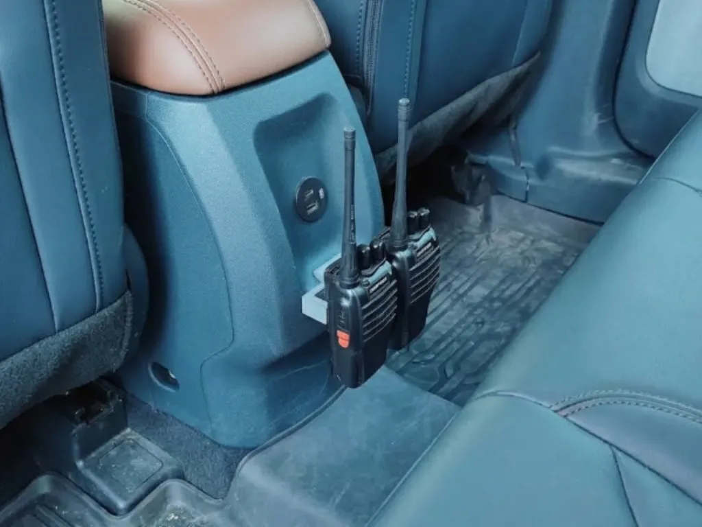 Support talkie-walkie pour crochet Ford