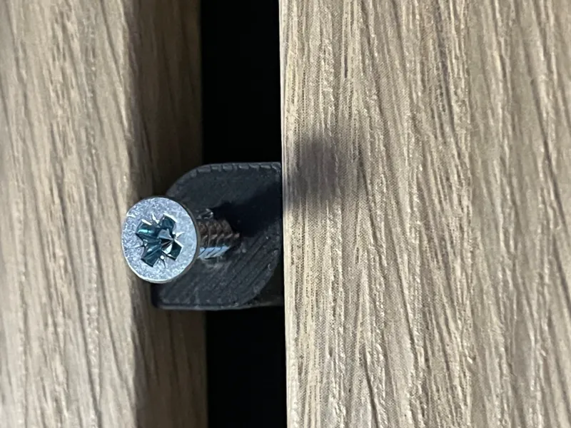 Mounting clip for wooden wall panels