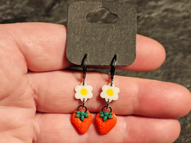 Mini Strawberry earrings with flowers