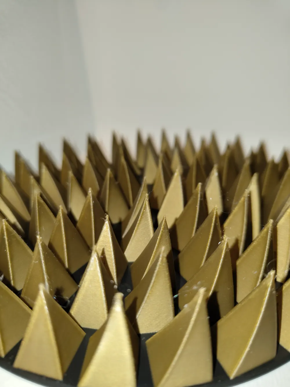 Circular triangle spike art by Mattias - MakerWorld