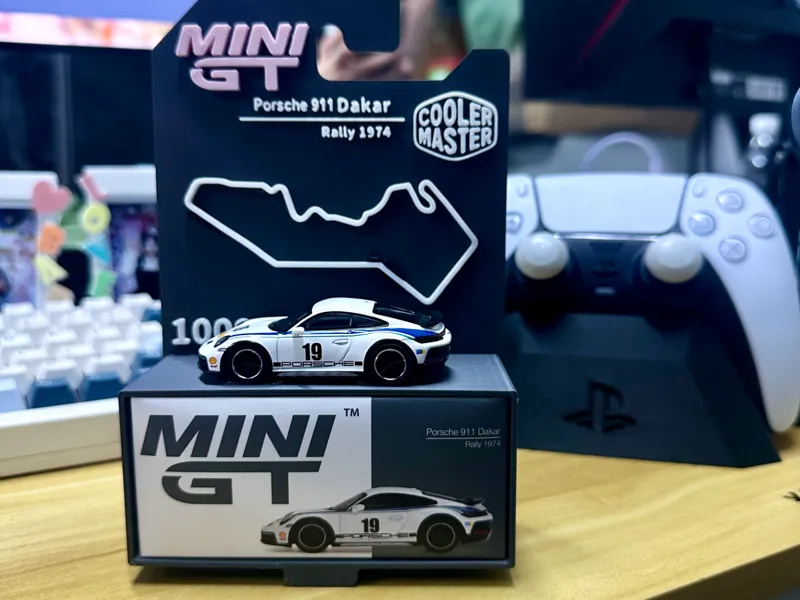 miniGT1009 保时捷911Dakar 灰色主题立体挂卡