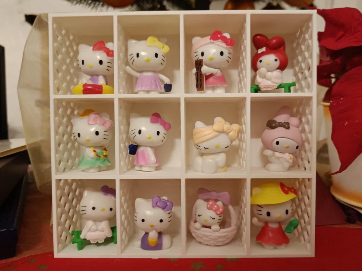 Étagère d'exposition pour petites figurines