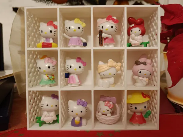 Étagère d'exposition pour petites figurines