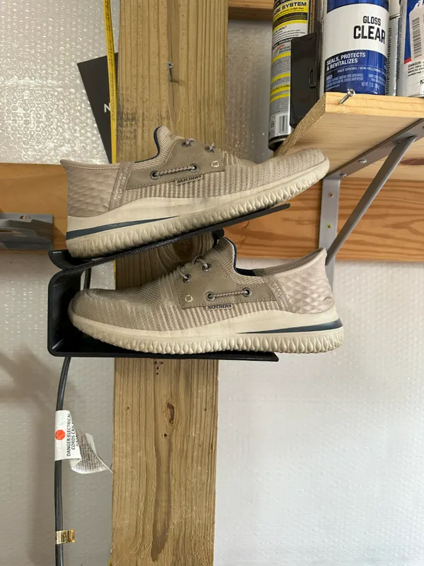 Présentoir mural de sneakers Jordan à fixation cachée