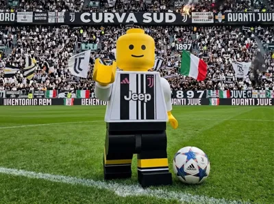 Mega Brick – Juventus 25/26 Serie A jersey + legs
