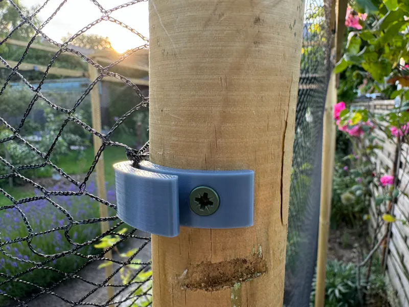 Tree stake net hooks single