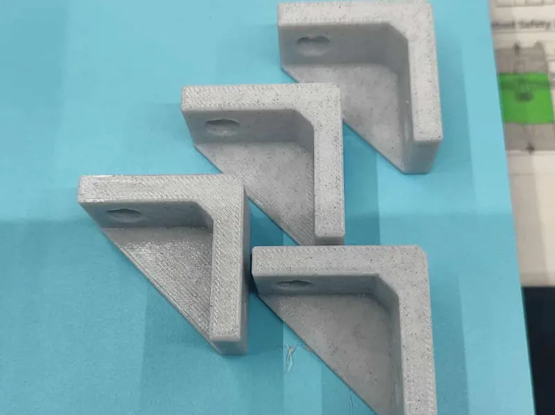 Shelf Bracket 35x35mm with 2mm chamfer on backside