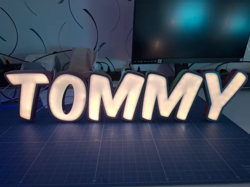 LED 3D Schriftzug "Tommy" - Sehr groß