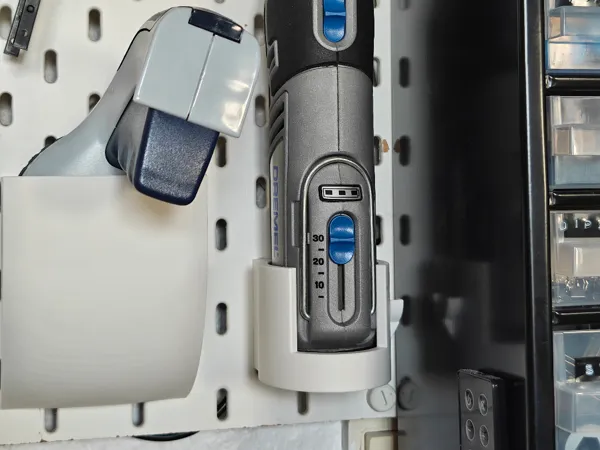 Support Dremel 8220 pour panneau perforé Skadis