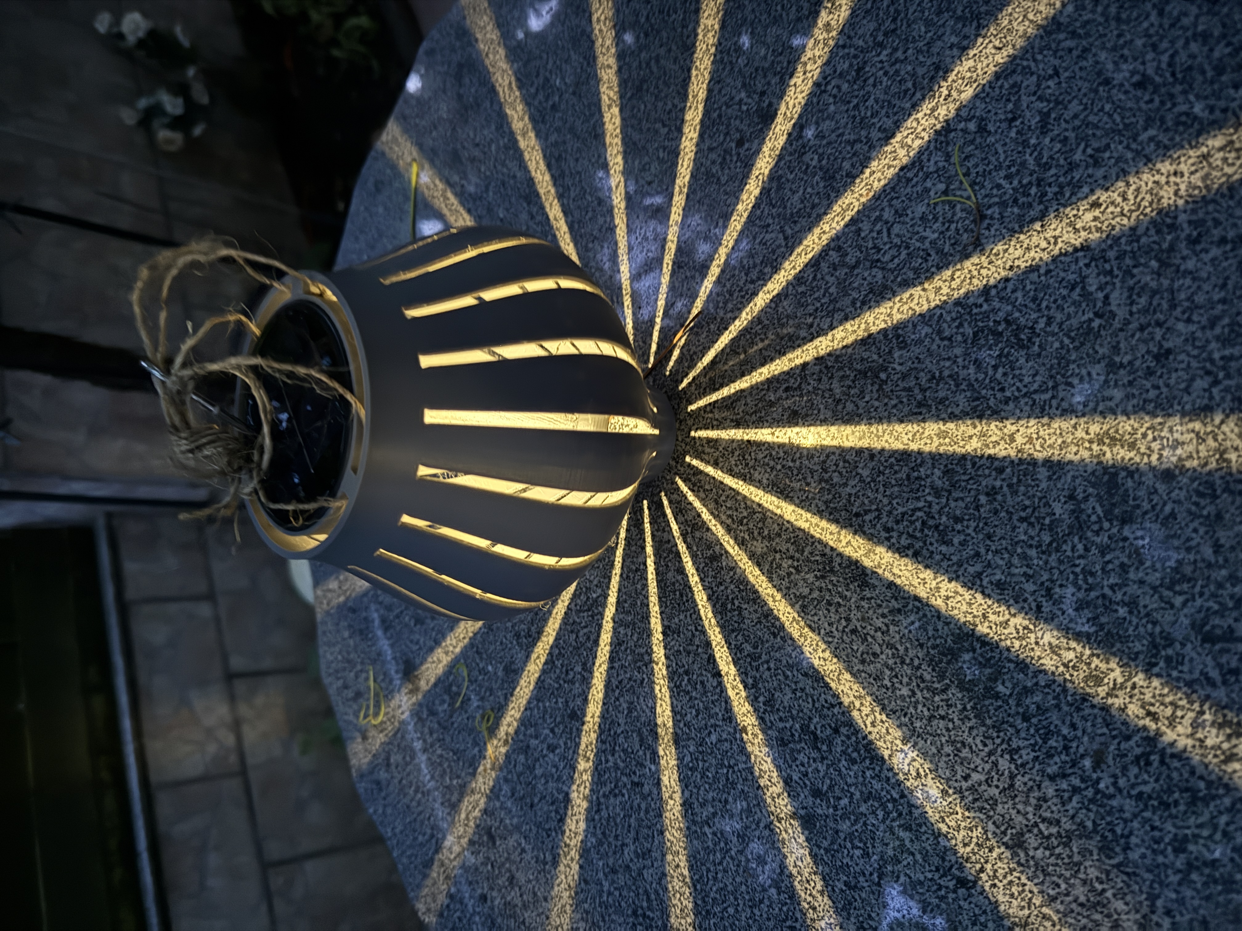 Moderne Solar-Hängelampe für Garten & Balkon | Tecnoprints 3D