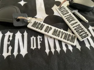 Schlüsselanhänger, Schild, Men Of Mayhem