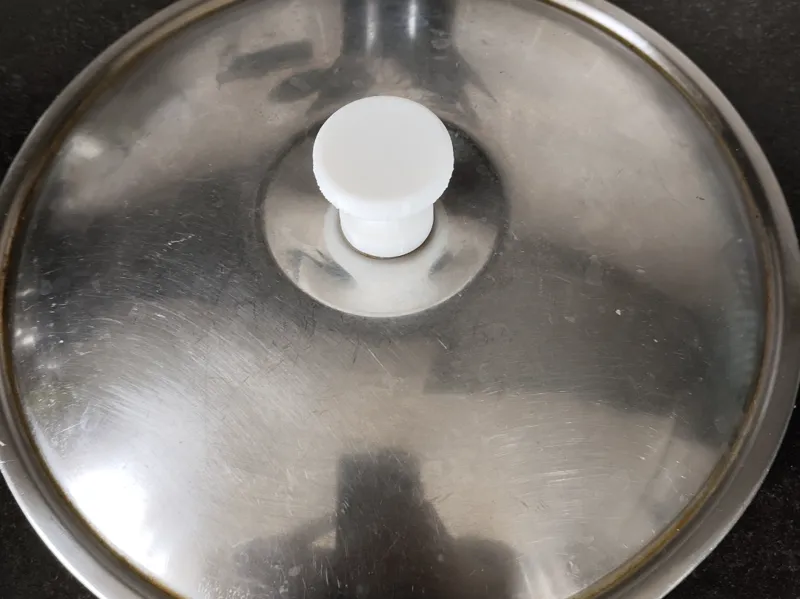 Ergonomic Pot Lid Knob V1 (M4 Screw Mount)