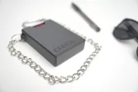 Petit porte-cartes avec ou sans chaîne — photo 3