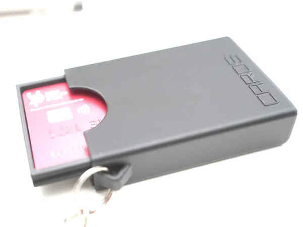 Petit porte-cartes avec ou sans chaîne
