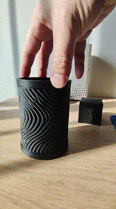 参数波动曲线笔筒