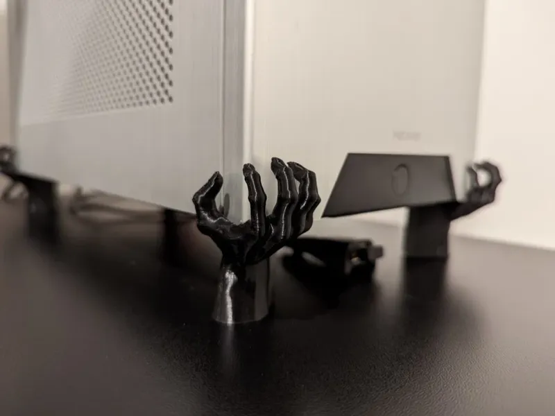 PC case foot hand
